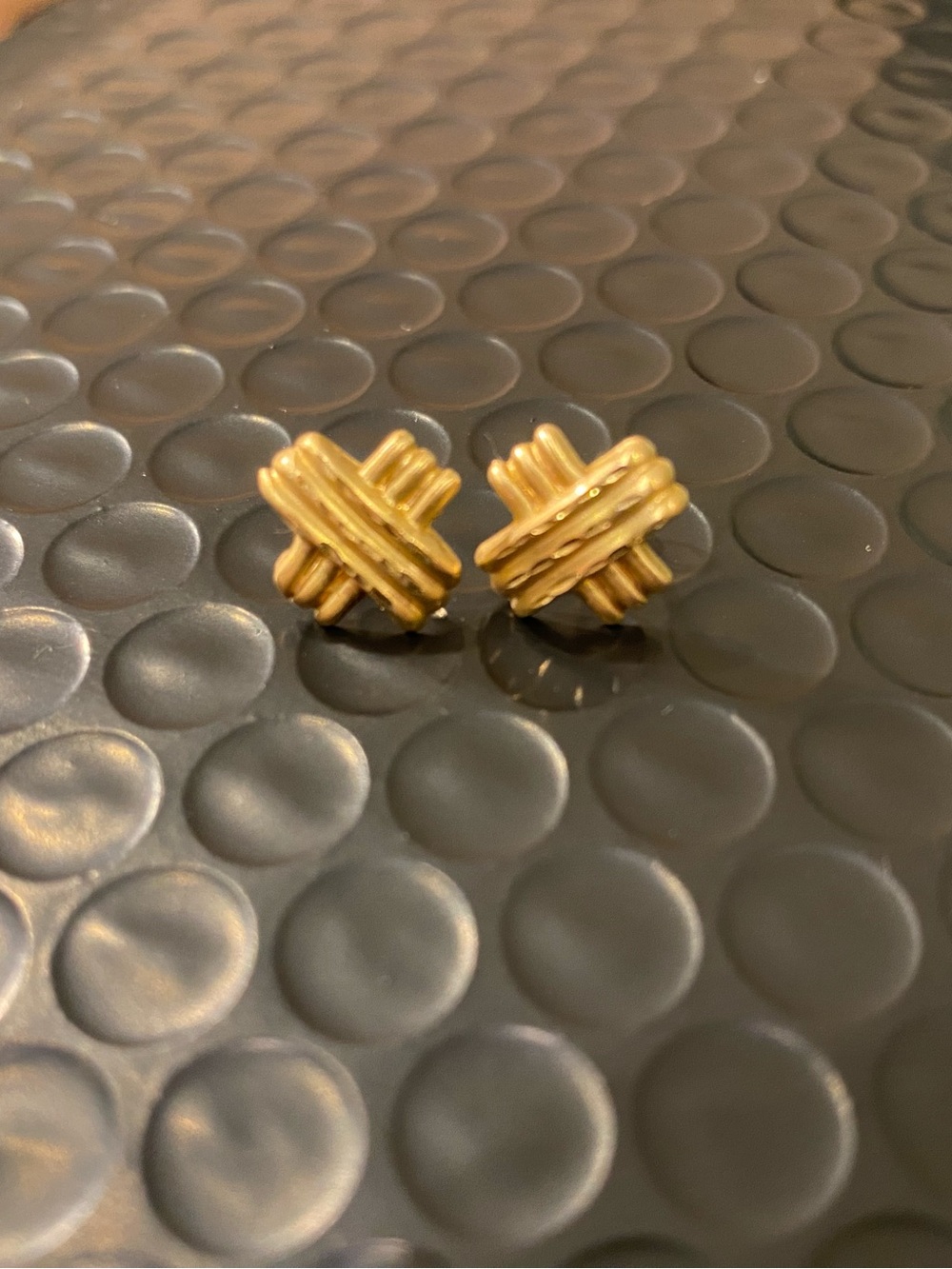 Earrings Gold ridged criss-cross X-motif studs classic designer styles 14k .44g